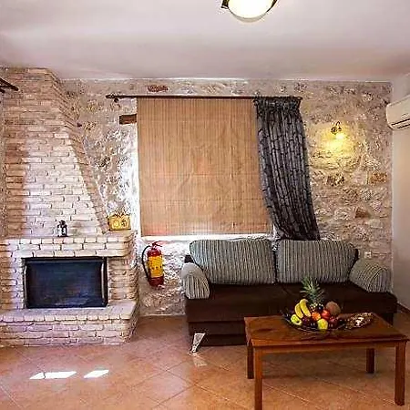 Otel Anigraia Ástros