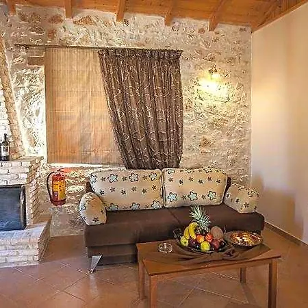 Anigraia Otel Ástros