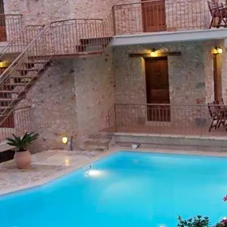 Anigraia Otel Ástros
