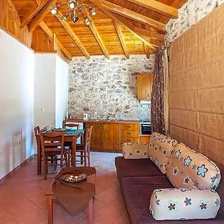 Anigraia Otel Ástros