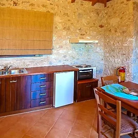 Anigraia Otel Ástros